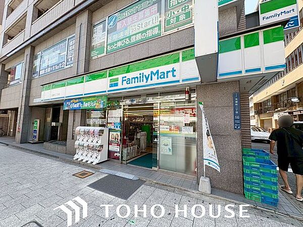ファミリーマート島之内周防町店 徒歩3分。 200m