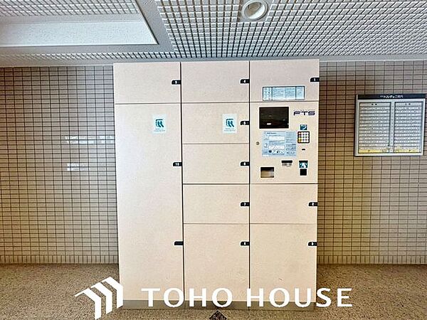 お仕事でお帰りが遅い方にも、ご夫婦でお仕事されている方にも、確実にお荷物の受け取りが出来るので安心です。住まう方への配慮が行き届いた人気商品です。