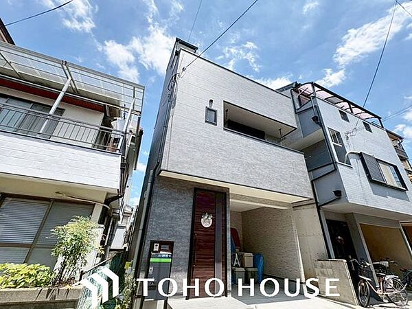大切な時間を共に過ごすのは、「家族」も「お住まい」も同じです。時代が経っても変わらない居住性の高さと、いつまでも色褪せず住む毎に親しみ深くなるデザインです。