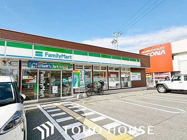 ファミリーマートJR尼崎駅西店 徒歩3分。 220m