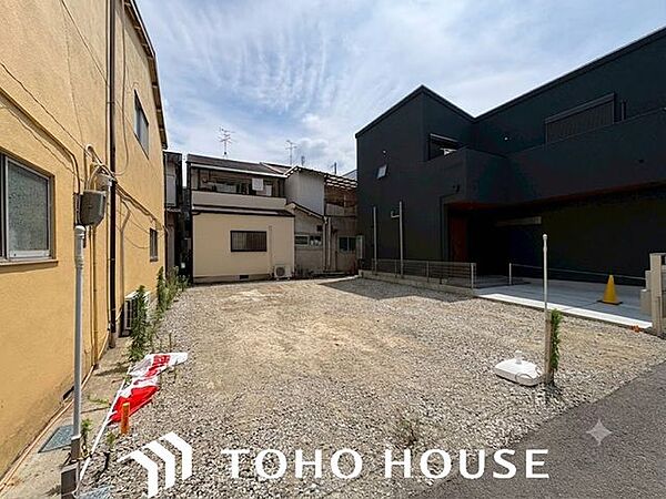 小学校、中学校、スーパー、ドラッグストア、コンビニ、公園等が徒歩10分以内にある生活しやすい立地です。