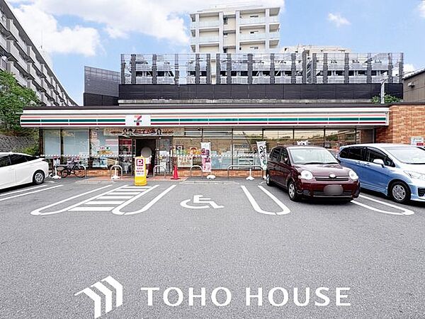 セブンイレブン豊中東泉丘店 徒歩10分。 780m