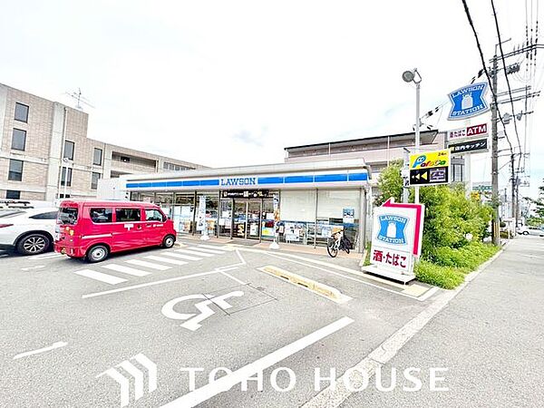 ローソン新御堂筋上新田店 徒歩5分。 350m