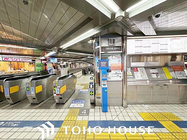 徒歩17分。千里中央駅(北大阪急行電鉄 南北線)まではお車で約3.0ｋｍ 1320m