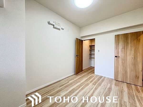 たっぷりと荷物が入るよう、ウォークインクローゼットを完備いたしました。画像と現地では大きさ、広さの感覚が違います。是非、ご自分の目で確かめてください。