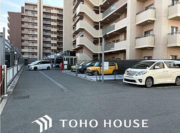 住まい探しは街探し。みんなが街探しのポイントにしているのは何？　第1位は過半数が支持した納得の 『交通の利便性』。続いて3割以上の人が『住環境』と『公園、緑地の充実』です。