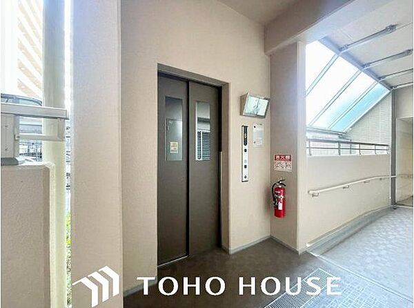 方角や時間帯の違いで日当たりがどう変化するか、周辺の道路や学校、お店や道路 の音など、家の中で静かに過ごせるかチェックできるのも、完成済みならでは。