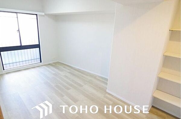 各お部屋を最大限広く使って頂ける様、全居住スペースに収納を完備しております。プライベートルームはゆったりと快適に。