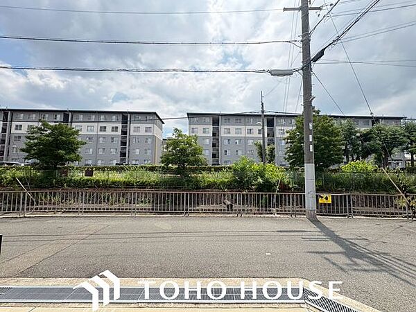 一つ屋根の下にそれぞれの暮らしがある。お部屋ぐらいは自分の価値観で自由にしたい。だからこそ、そのベースはシンプルであるべきだと思う。なぜなら、時の流れで人の好みは変わっていくものだから。