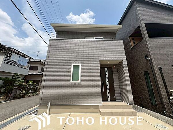 住まい探しは街探し。みんなが街探しのポイントにしているのは何？　第1位は過半数が支持した納得の 『交通の利便性』。続いて3割以上の人が『住環境』と『公園、緑地の充実』です。