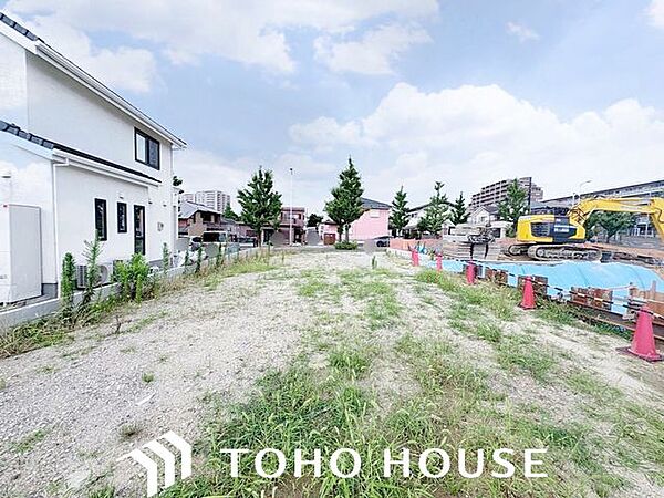 街に溶け合う美しい景観を生みだしているにも関わらず、採光や風通しを考えて設計された間取り。近隣との視線を考え、街全体で調整される窓位置。外観だけでなく、そこに住まうご家族の心地よさを最優先しました。