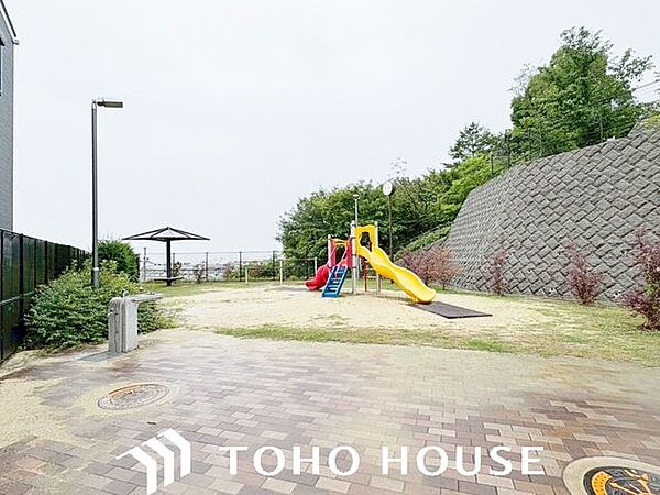 香里ヶ丘 ウエストヒルズ 公園 中部 徒歩11分。 850m