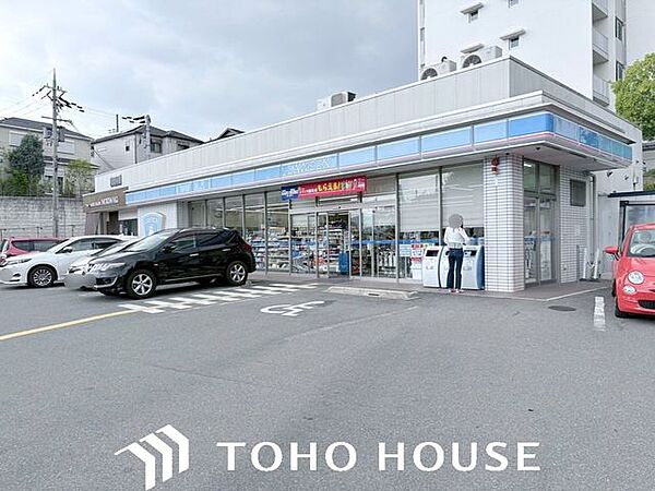 ローソン香里ヶ丘さくら通り店 徒歩7分。 550m