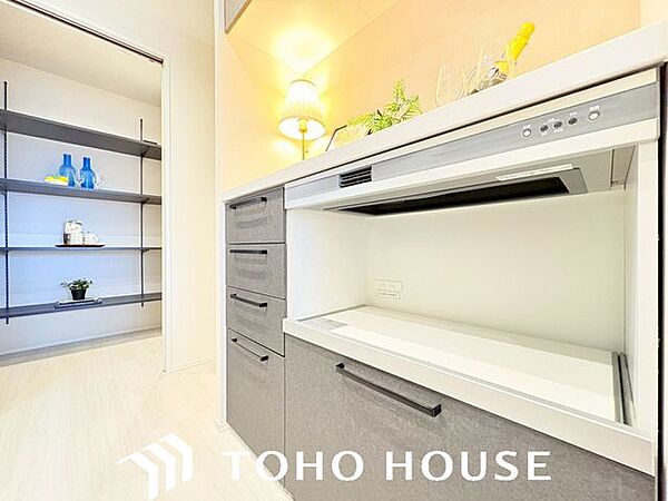 独立型キッチンには自分の使い勝手のいい空間を造り出せるというメリットがあります。小さな自分専用のお部屋のようにデザインして毎日のお料理を楽しむのもいいですね。