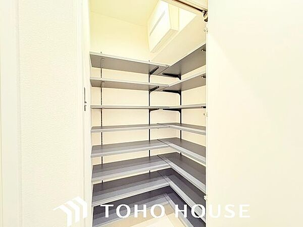 各部屋に必要な量の収納があるか、高さ・奥行きは適度で、活用しやすいものになっているか。 “量”だけでなく、”位置”によっても変わる「収納力」を子どもの成長も加味して確認しよう。