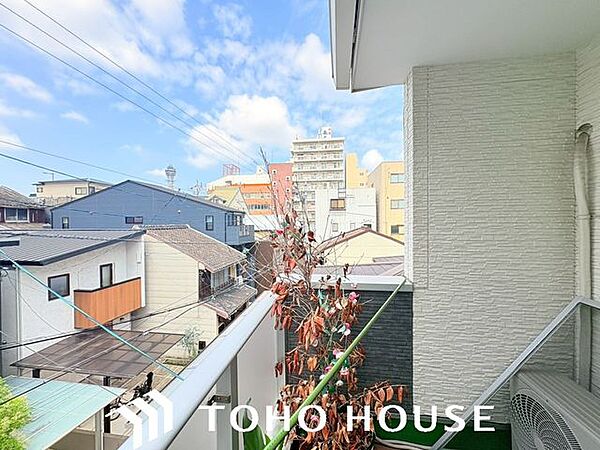 開けた眺望を眺めながらお風呂上りにビールを一杯。忙しく過ぎゆく日々の中で、安らげるプライベートな空間が癒しの時間を提供します。