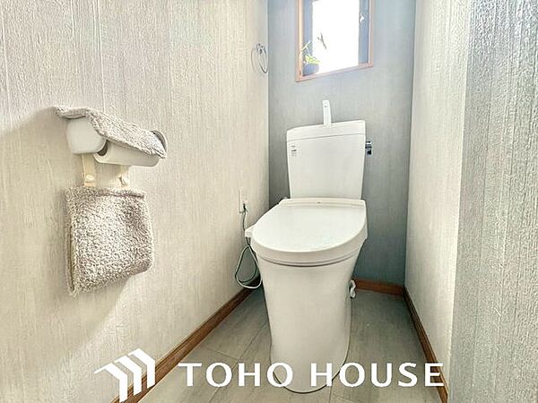 トイレは1階と2階の2箇所に設置されています。朝の身支度で混み合う時間帯や、就寝時、来客時にも気兼ねなく使えてご家族みんなが快適に過ごせます。