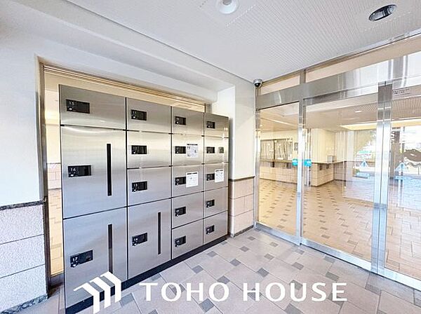 お仕事でお帰りが遅い方にも、ご夫婦でお仕事されている方にも、確実にお荷物の受け取りが出来るので安心です。住まう方への配慮が行き届いた人気商品です。