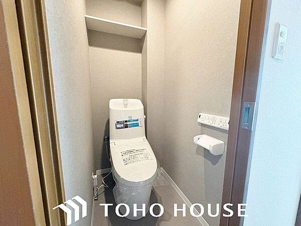 今や当たり前となったトイレの機能。温水によっておしりを洗浄してくれる優れもの。今現在の日本の住宅、約7割を超えるシェアがございます。ご家族の毎日を快適なものにいたします。