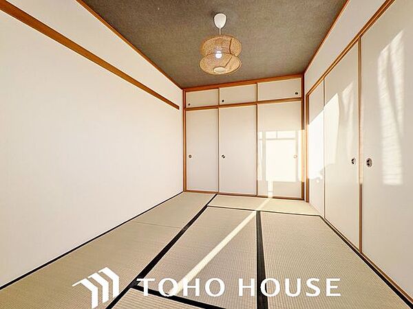 和室は有るだけでも落ち着く空間ですが、 「家族団らん」 「来客時の客間」 等々多目的なスペースとして活用出来る便利な空間です。