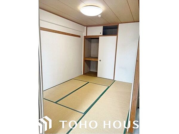和室は有るだけでも落ち着く空間ですが、 「家族団らん」 「来客時の客間」 等々多目的なスペースとして活用出来る便利な空間です。