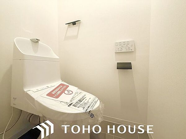 いつまでも清潔な空間であって頂けますように、目に留まるだけではなく、汚れをふき取り易いフロアと壁紙をチョイス致しました。
