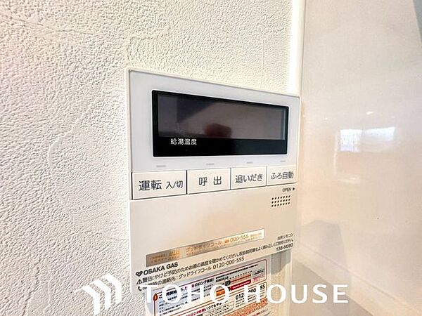 浴室乾燥機を完備！雨の日や花粉の季節のお洗濯物干しに大活躍します。カビの発生を抑える換気機能や、冬場のヒートショック対策にも有効な心強い設備です。