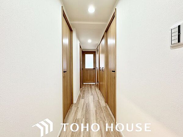 部屋と部屋をつなぐ場所は、家族の距離をつなぐ場所。