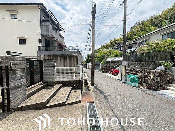 閑静な住宅地は、周囲の騒音も少なく、落ち着いた雰囲気です。