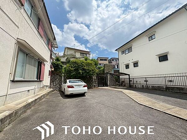 住まい探しは街探し。みんなが街探しのポイントにしているのは何？　第1位は過半数が支持した納得の 『交通の利便性』。続いて3割以上の人が『住環境』と『公園、緑地の充実』です。