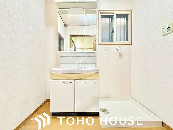 十分な大きさの洗面台は、身だしなみチェックや歯磨きなど、朝の慌ただしい時間でもホテルライクなスペースで余裕とゆとりを感じて頂けます。