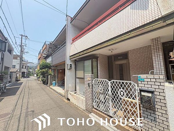 駅まで平坦な道のりなので、お年寄りやお子様でも歩きやすい環境です。