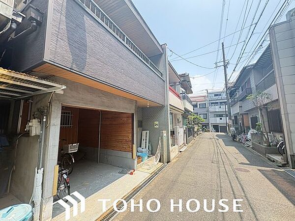 住まい探しは街探し。みんなが街探しのポイントにしているのは何？　第1位は過半数が支持した納得の 『交通の利便性』。続いて3割以上の人が『住環境』と『公園、緑地の充実』です。