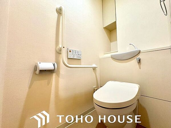毎日使うからこそ清潔感にこだわった快適なトイレ空間。朝の身支度で混み合う時間帯や、就寝時、来客時にも気兼ねなく使えてご家族みんなが心地よく過ごせます。