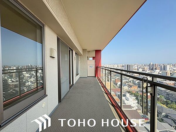 梅田エリアへ20分圏内、なんばや本町など都心部へもダイレクトにアクセスできる快適な交通利便性が魅力！仕事もプライベートもアクティブに楽しみたい方にぴったりのマンションです。