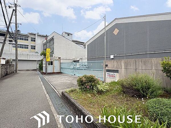 箕面市立萱野小学校 徒歩18分。 1400m