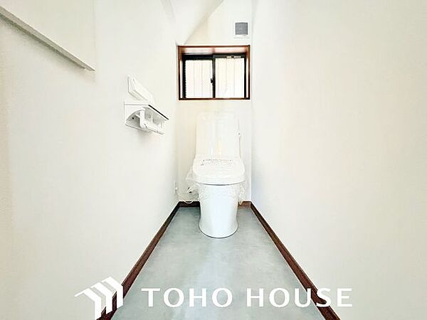 いつまでも清潔な空間であって頂けますように、目に留まるだけではなく、汚れをふき取り易いフロアと壁紙をチョイス致しました。