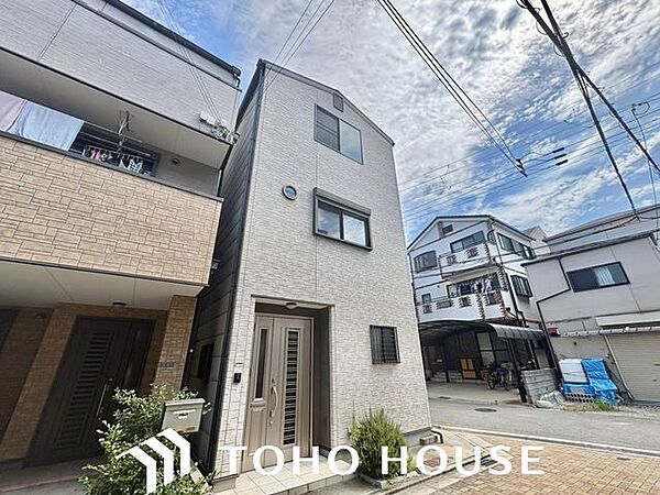 大切な時間を共に過ごすのは、「家族」も「お住まい」も同じです。時代が経っても変わらない居住性の高さと、いつまでも色褪せず住む毎に親しみ深くなるデザイン。