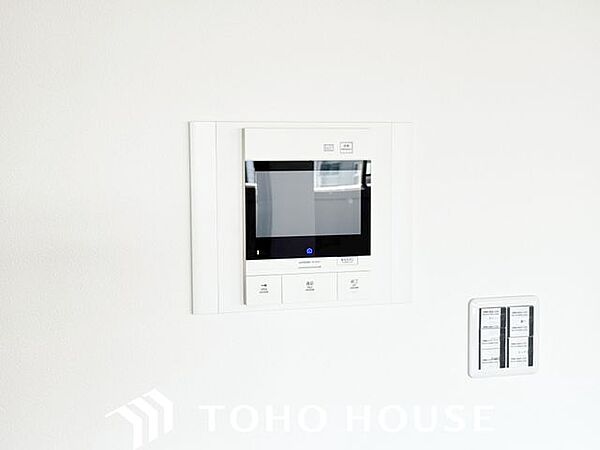 「見える安心」をカタチにしました。　誰が来てもわかる様にモニター付きインターホンを設置。快適と安らぎを合わせた優しい設計。