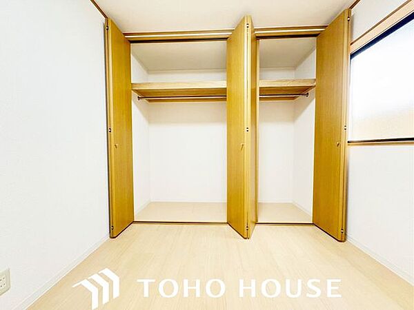 クローゼット付きでお部屋を広くお使いいただける洋室。ライフスタイルに合わせて様々な用途に活用できます。
