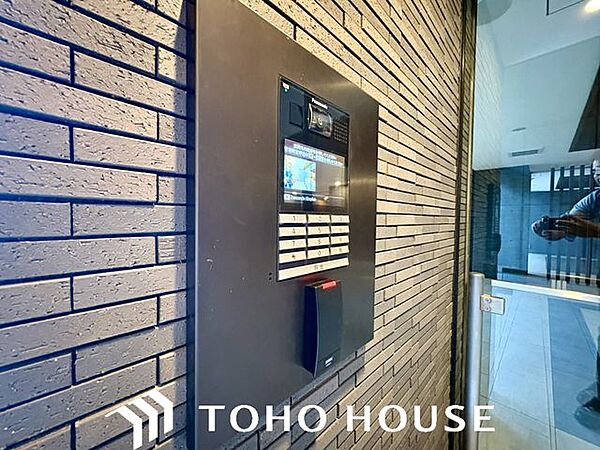 誰が来てもわかる様にモニター付きインターホンを設置。快適と安らぎを合わせた優しい設計。