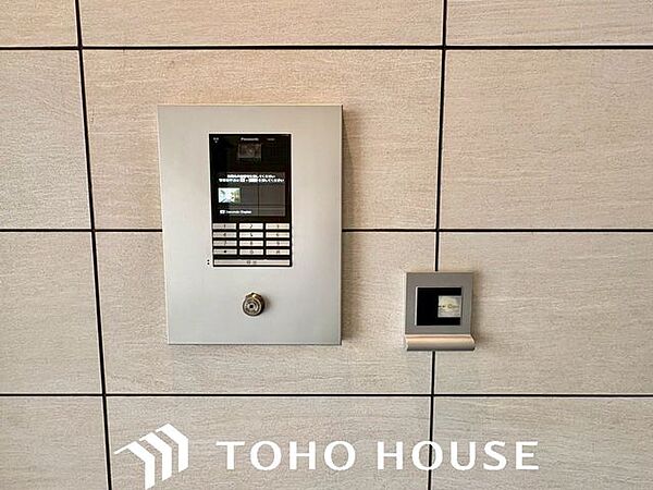 誰が来てもわかる様にモニター付きインターホンを設置。快適と安らぎを合わせた優しい設計。
