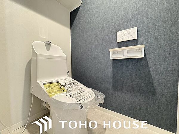 温水洗浄機能付き便座が新設されています。当たり前ですが、気になる水周り関係が全て新品というのも新築物件ならではですから、気持ちよく新生活が始められます。