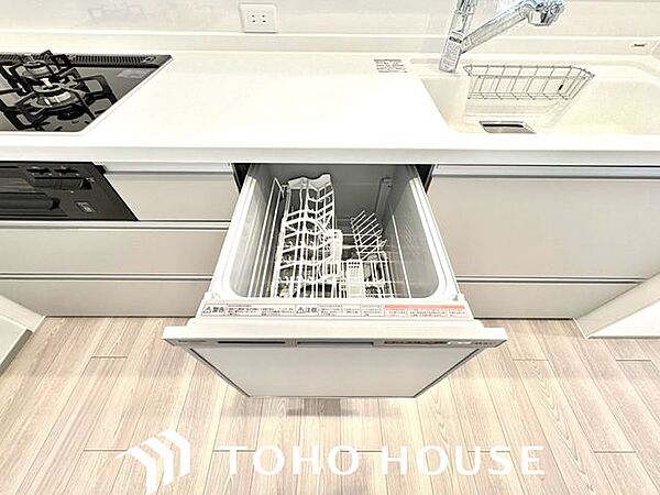 通常の手洗いでは使用出来ないほど高温のお湯や高圧水流を使うことにより汚れを効果的に落とすことができる。