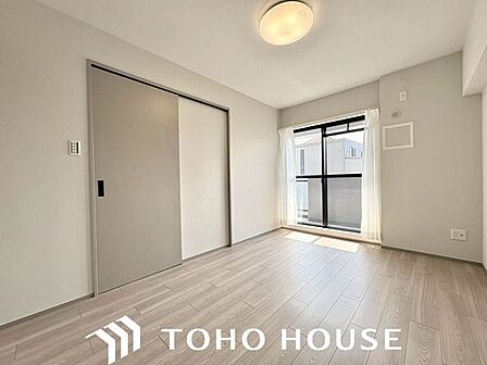 一つ屋根の下にそれぞれの暮らしがある。お部屋ぐらいは自分の価値観で自由にしたい。だからこそ、そのベースはシンプルであるべきだと思う。なぜなら、時の流れで人の好みは変わっていくものだから。