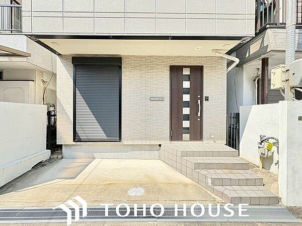 その邸が魅せる、気品・上質・重厚感・極細やかさ、そのすべては訪れた者に安らぎと品性を与える特別な空間です。ここに住むからこそ意味がある。すべての（始まり）をここから迎えます。