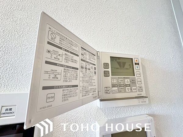 足元から均一でムラの無い暖気が広がり、同時に乾燥しすぎず、埃が舞う事もない為、ハウスダストが少ないクリーンな室内をキープします。