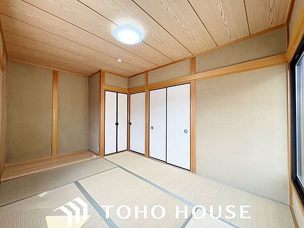 和室は有るだけでも落ち着く空間ですが、 「家族団らん」 「来客時の客間」 等々多目的なスペースとして活用出来る便利な空間です。