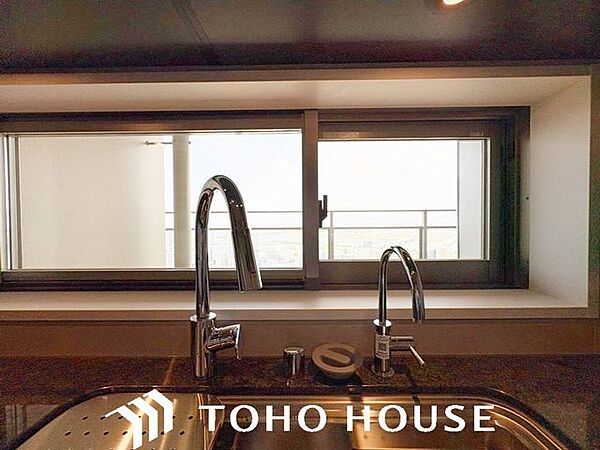 浄水器付き。飲料水だけでなく料理にも幅広くおいしい水をご利用いただけます。
