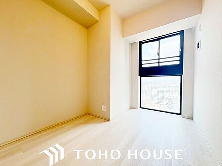 心と体をゆったりと安らげる主寝室。寝室のゆとりが大きい分だけ、暮らしの安らぎは深まります。一日の疲れを癒すだけでなく、ご夫婦の親密な語らいを紡ぎ出します。